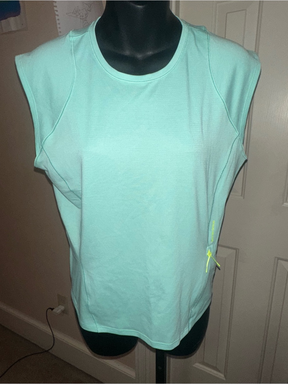 Lululemon hiking tank in teal 18 inch ptp size 8??